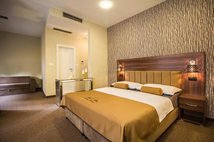Central Luxury Rooms Omiš Eksteriør billede