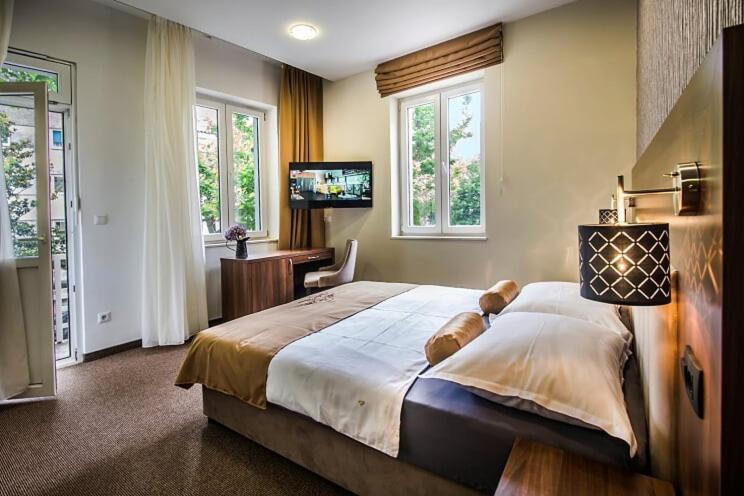 Central Luxury Rooms Omiš Eksteriør billede