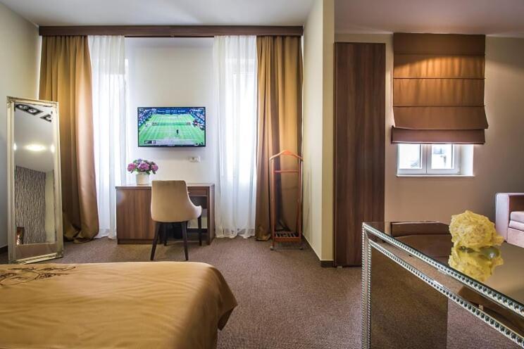 Central Luxury Rooms Omiš Eksteriør billede